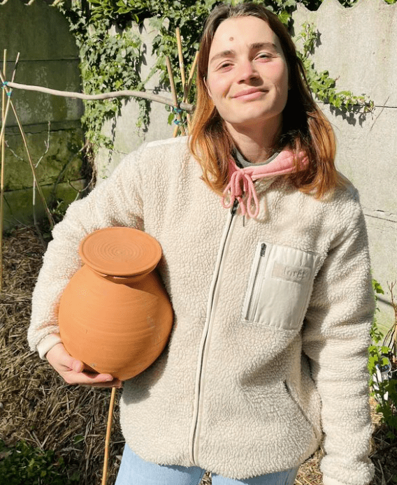 Mauvaise Graine - économiser l'eau au jardin grâce aux oyas